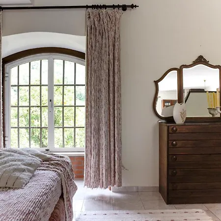 Charming House With Shared Pool In Porto De Mos. Casa vacanze Porto de Mós