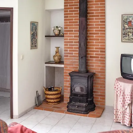 Charming House With Shared Pool In Porto De Mos. Casa vacanze