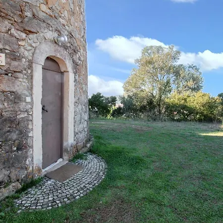 度假居 Charming House With Shared Pool In Porto De Mos.