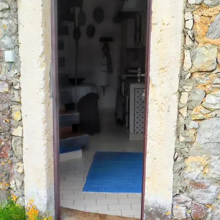 Charming House With Shared Pool In Porto De Mos. Casa vacanze
