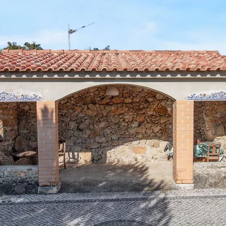 Charming House With Shared Pool In Porto De Mos. Casa vacanze *