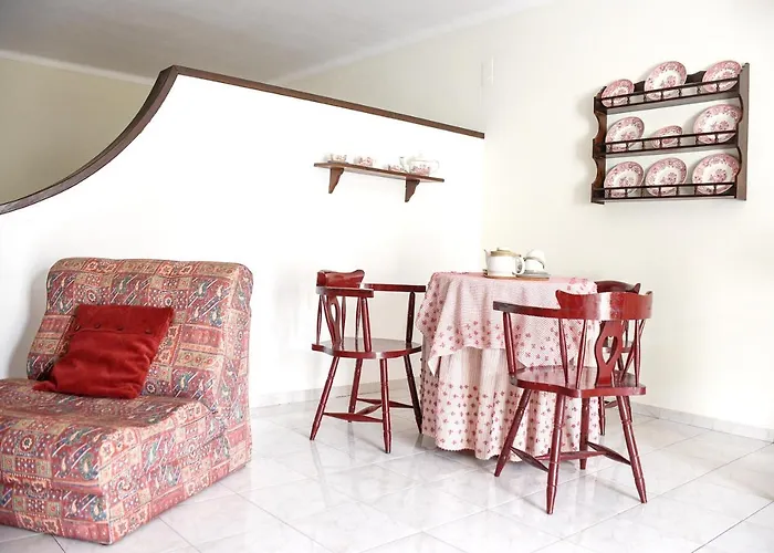 Charming House With Shared Pool In Porto De Mos. Hébergement de vacances *