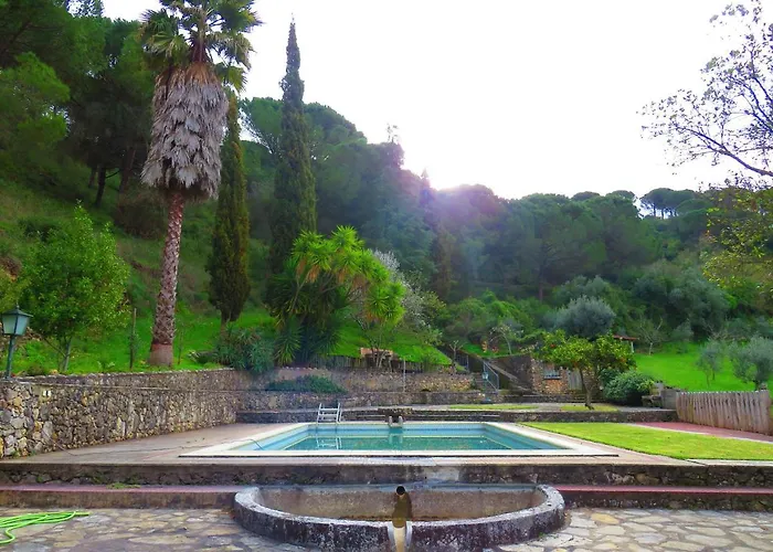 Charming House With Shared Pool In Porto De Mos. Hébergement de vacances *