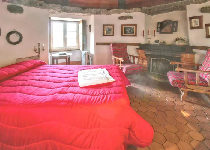 Charming House With Shared Pool In Porto De Mos. Hébergement de vacances *