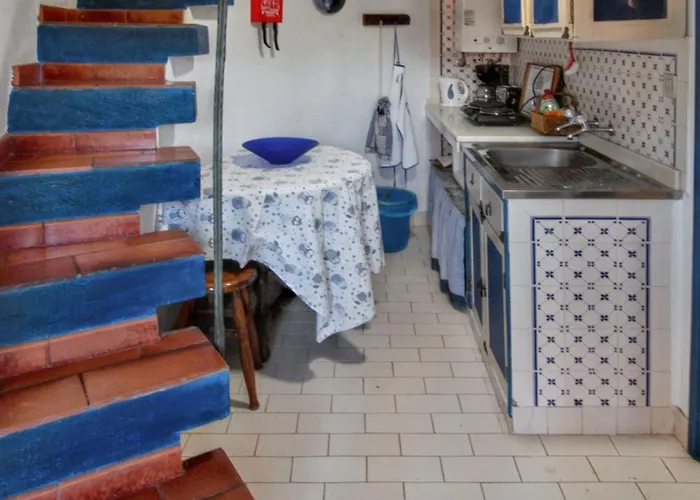 Charming House With Shared Pool In Porto De Mos. Hébergement de vacances Porto de Mós