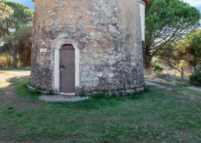 Charming House With Shared Pool In Porto De Mos. Hébergement de vacances *