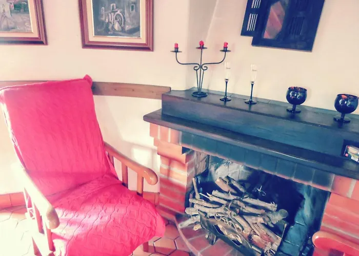 Charming House With Shared Pool In Porto De Mos. Hébergement de vacances Porto de Mós