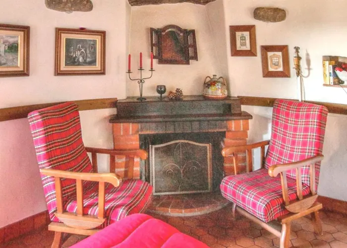 Charming House With Shared Pool In Porto De Mos. Hébergement de vacances Porto de Mós