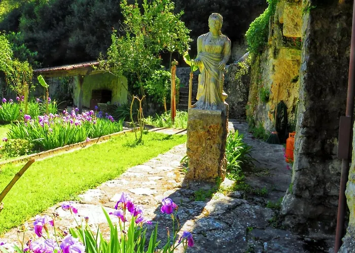 Hébergement de vacances Charming House With Shared Pool In Porto De Mos. Porto de Mós