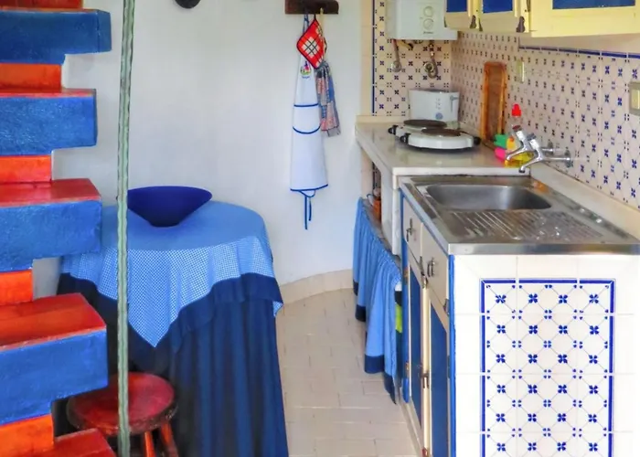 Charming House With Shared Pool In Porto De Mos. Hébergement de vacances