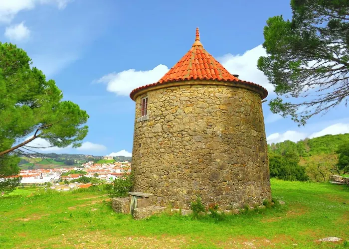 Hébergement de vacances Charming House With Shared Pool In Porto De Mos.
